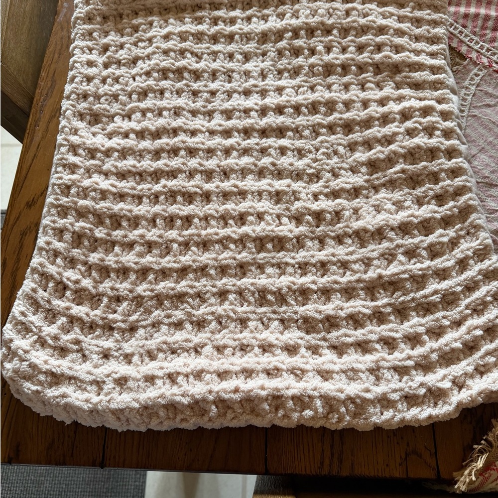 Luxurious Cream Textured Pillow